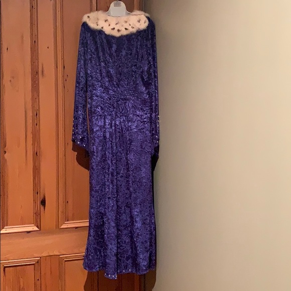 Robe Cover Up, Luxury at its finest - Picture 8 of 14